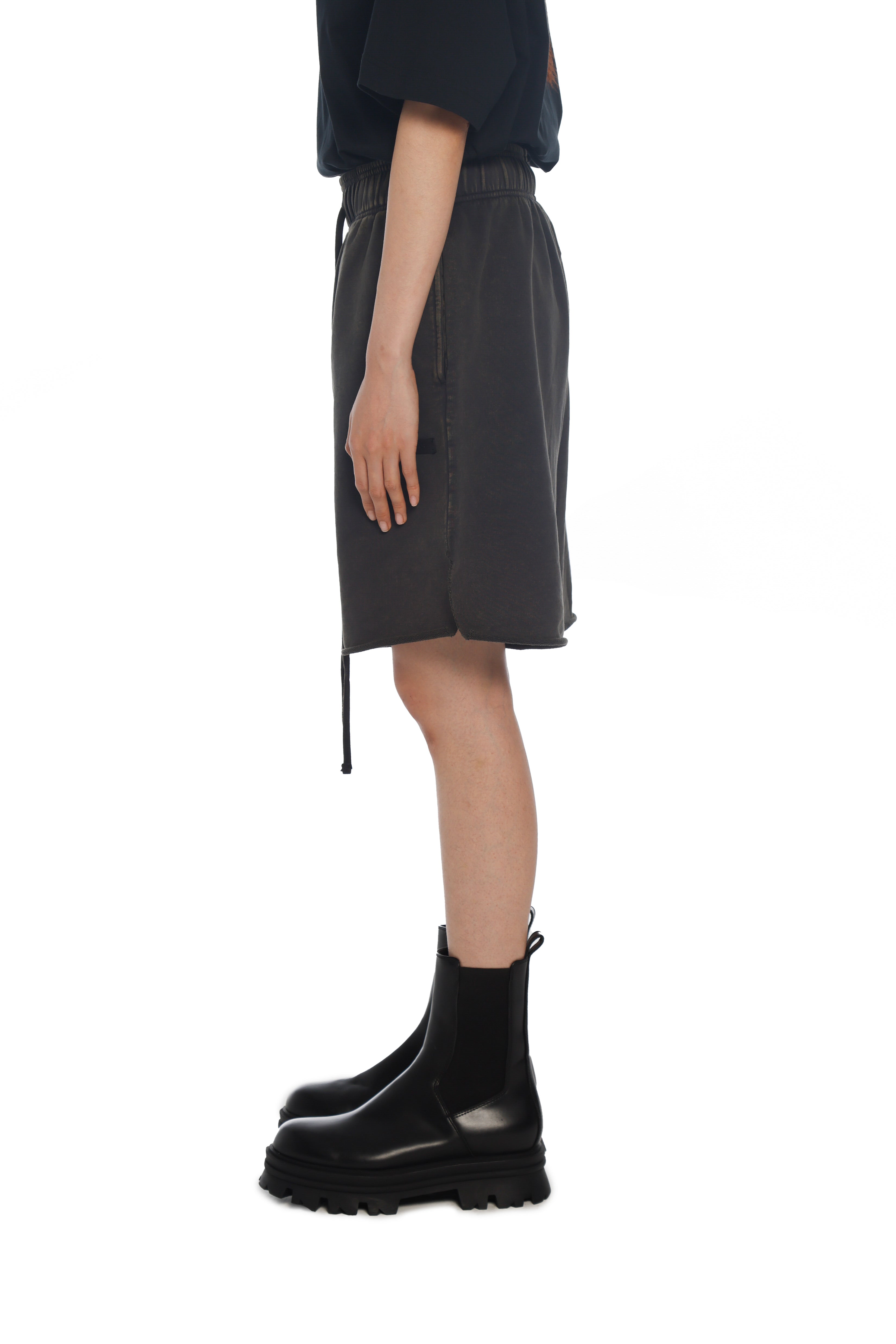 شورت فري مايندز باللون الأسود المغسول