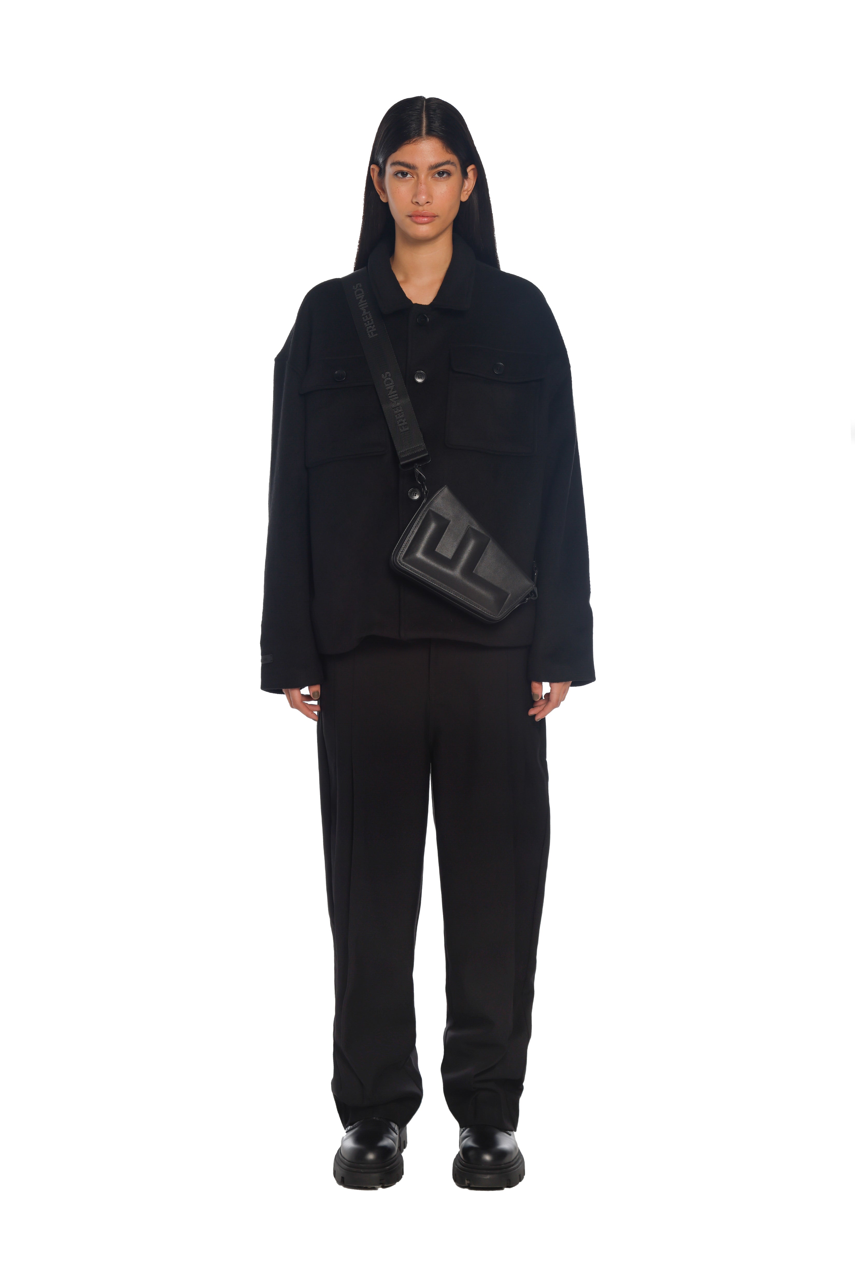 حقيبة فري مايندز الكروس بودي باللون الأسود