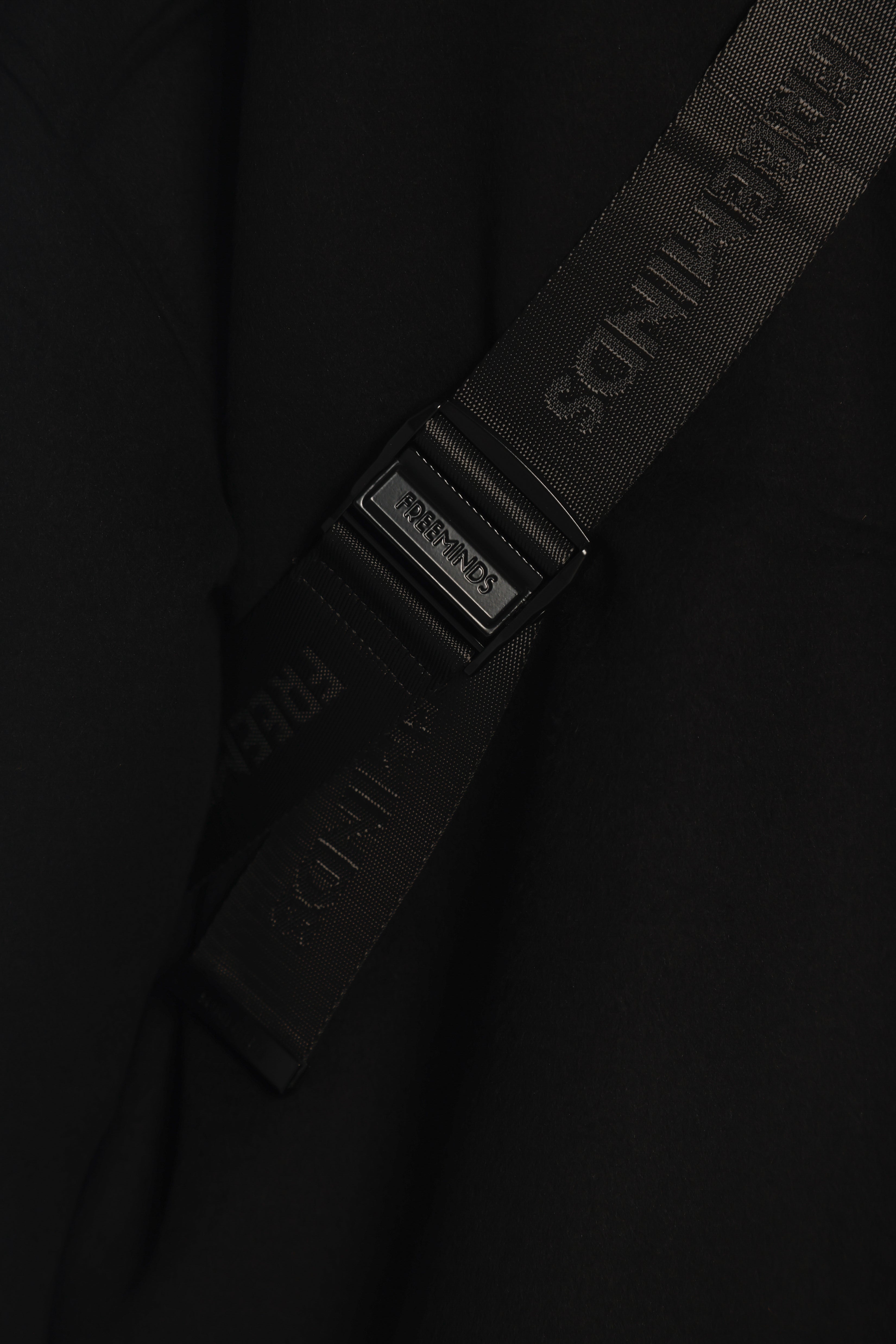 حقيبة فري مايندز الكروس بودي باللون الأسود