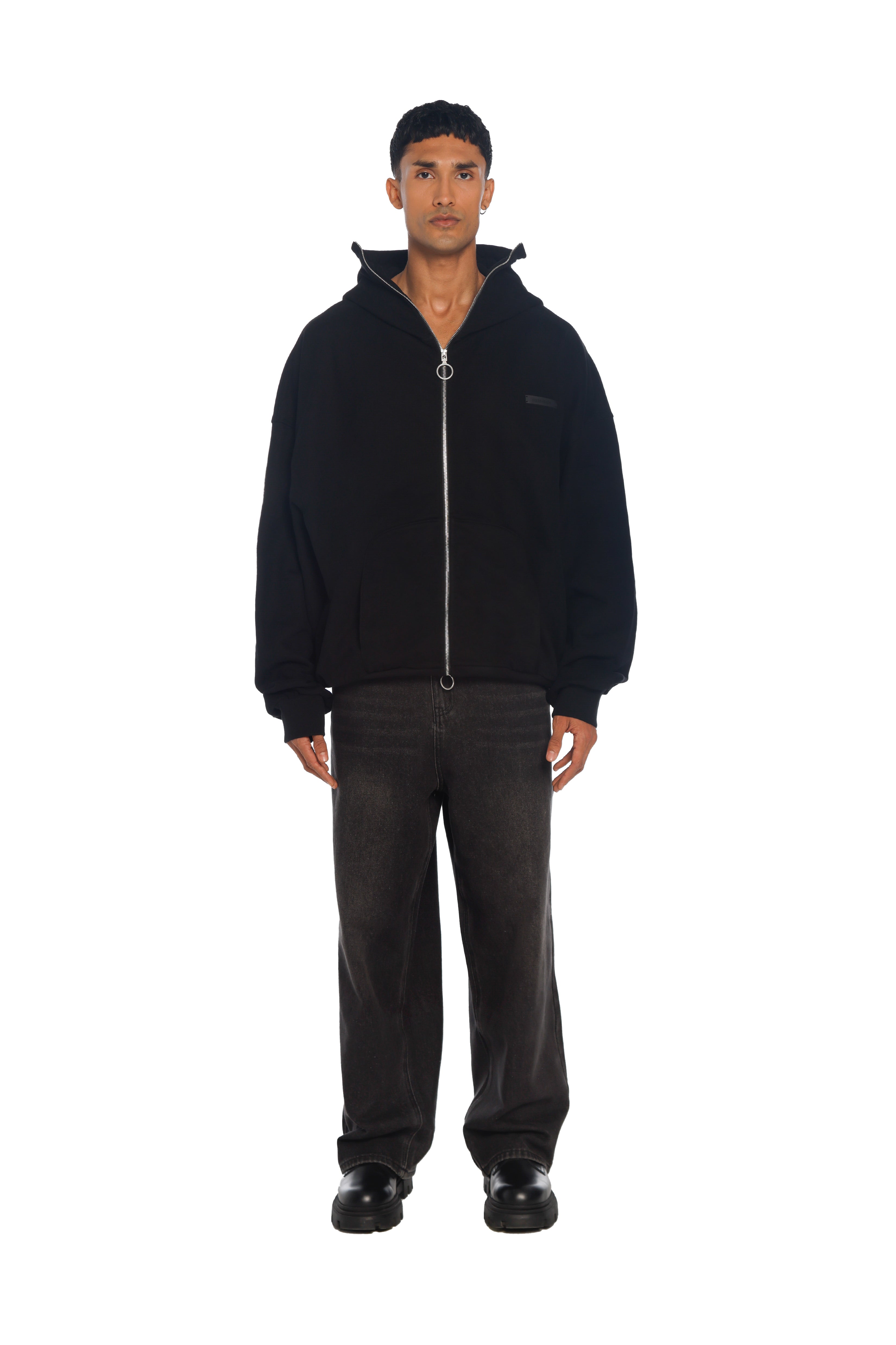 سويتشيرت فري مايندز بسحاب باللون الأسود مُعالَج