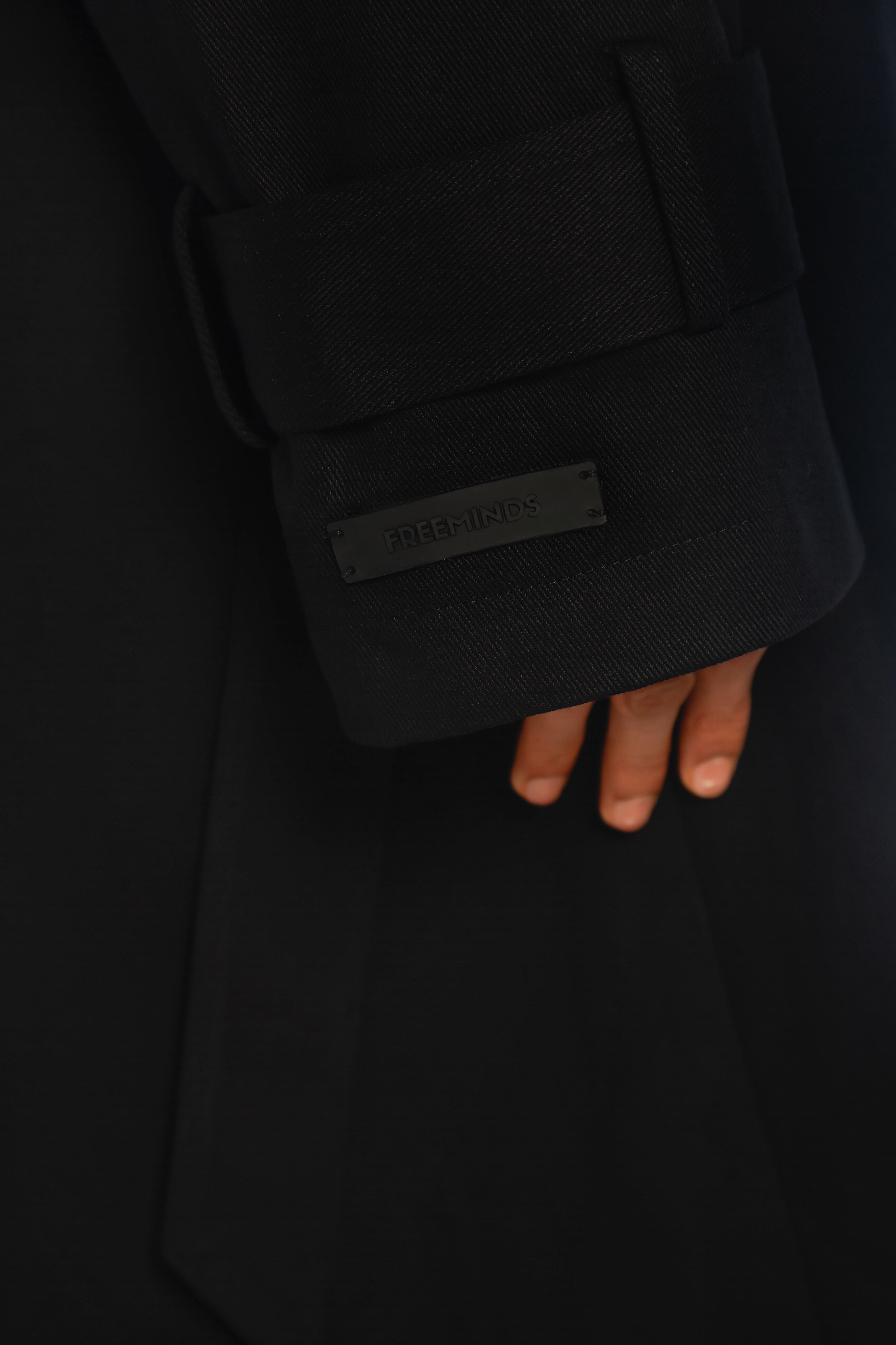 فري مايندز ترنش كوت باللون الأسود