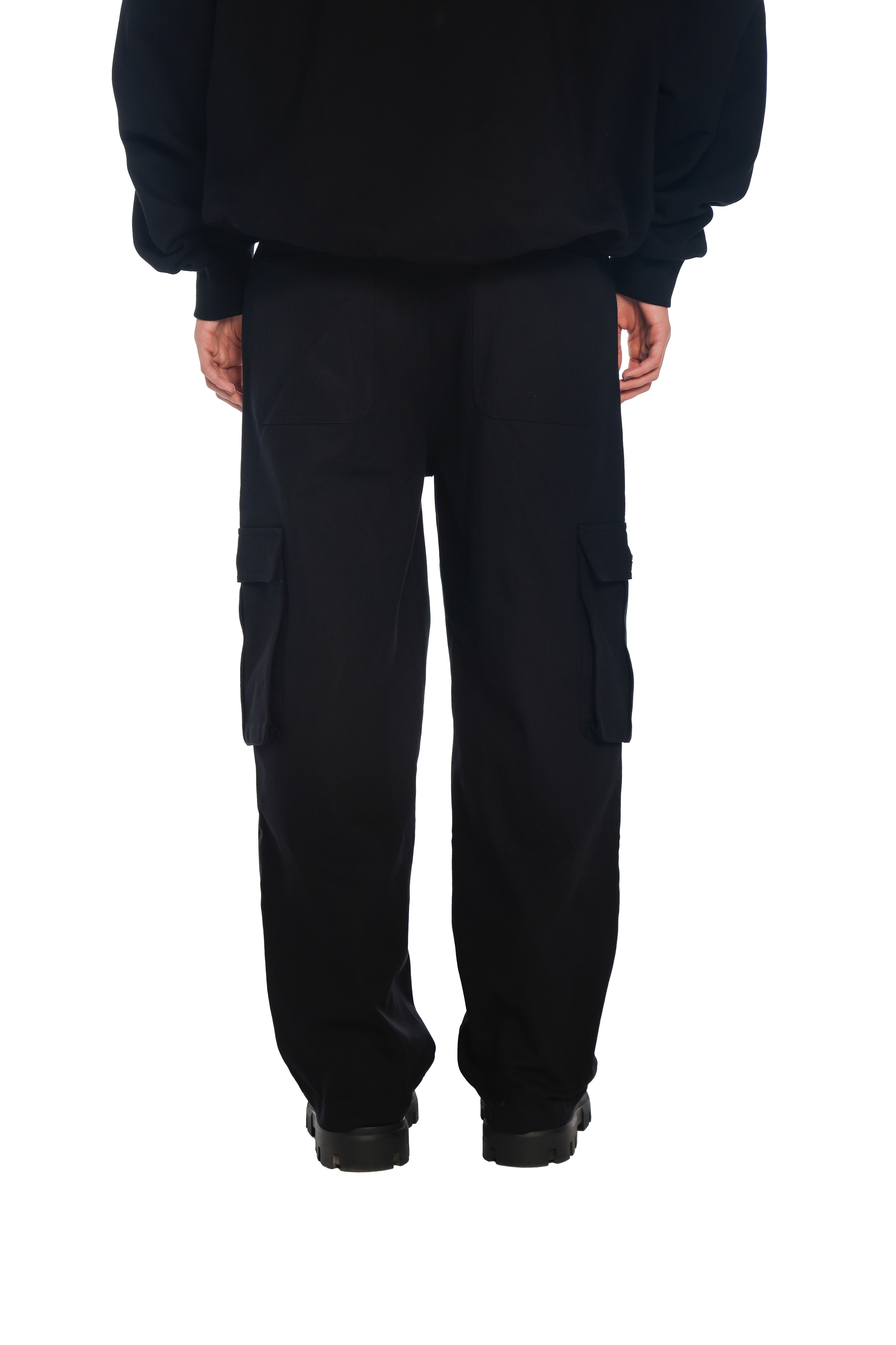 فري مايندز كارغو بانت باللون الأسود المغسول