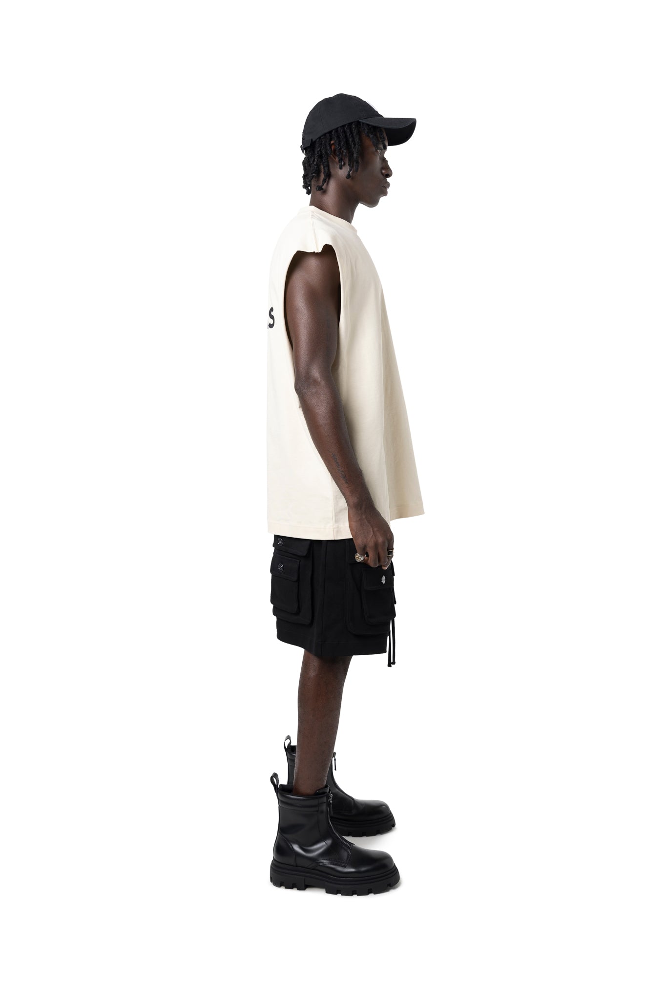 CREAMY SLEEVELESS LOGO T-SHIRT