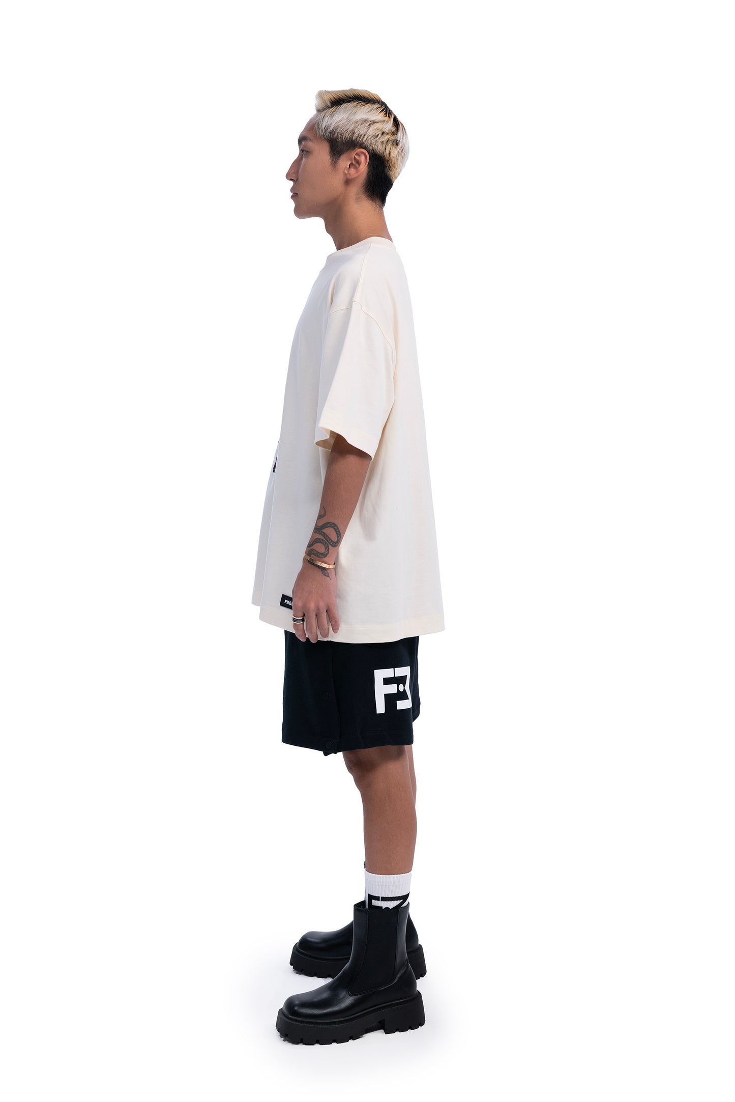 CREAMY NEVERMIND OVERSIZED T-SHIRT